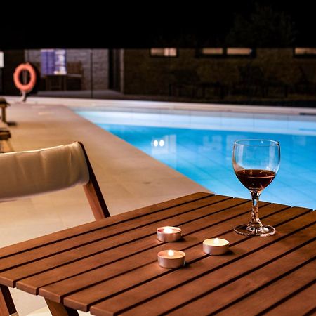 Апартаменты Cream Cozy Getaway - 3 Pearls Pool Retreat Dempla Экстерьер фото